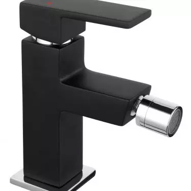 Luxury geometric accessories in the bathroom