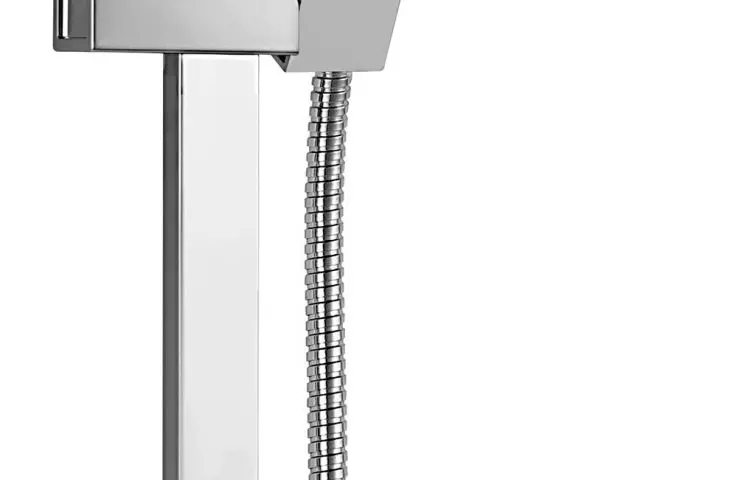 Luxury geometric accessories in the bathroom