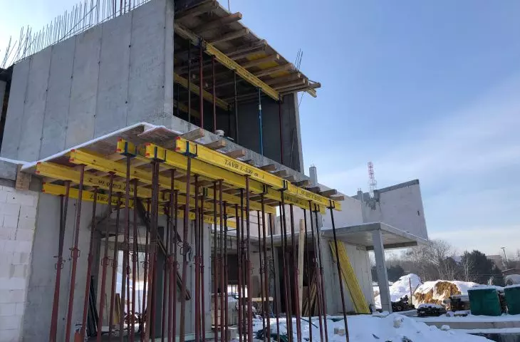 Dom na zboczu, budowa