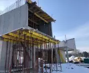 House on a slope, construction