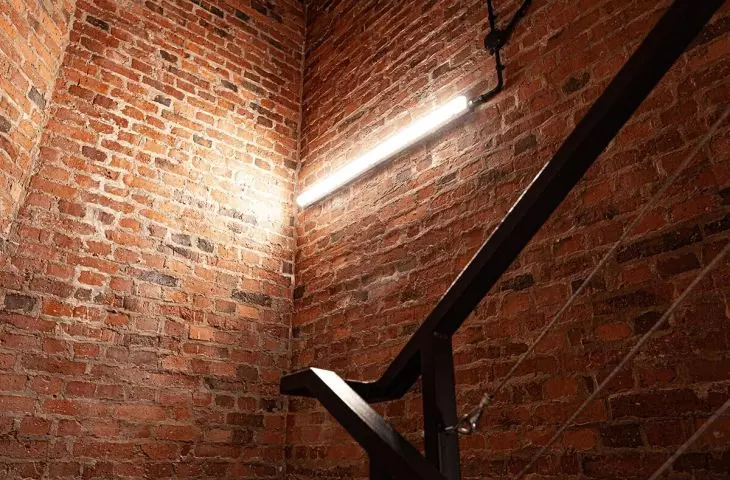 Thoroughly renovated all interiors