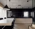 Wnętrze BAR_21, czarna kuchnia