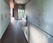 The house in the Park of the Grouse, a minimalist interior