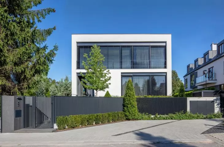 The house in the Blackbird Park visible from the street side