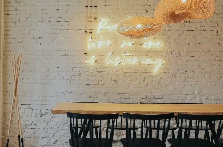 Bistro Grono in Poznan, a long table for feasting