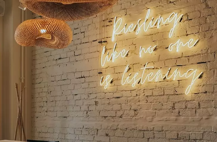 Bistro Grono in Poznań, neon signs
