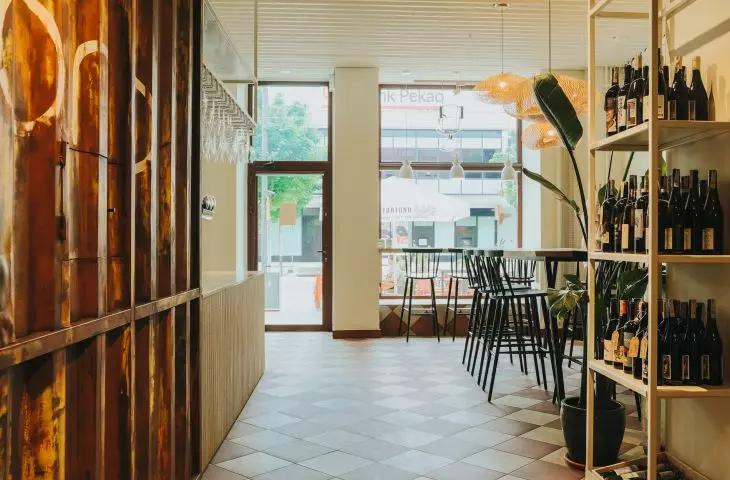 The bistro is located on Święty Marcin Street