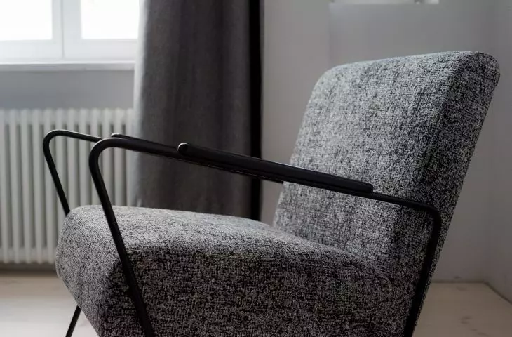 Jeden egzemplarz z kolekcji krzeseł