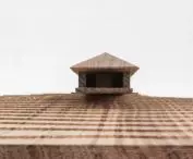 Thanks to the small span of the house, as the architects explain, there were no complications with the structural layout