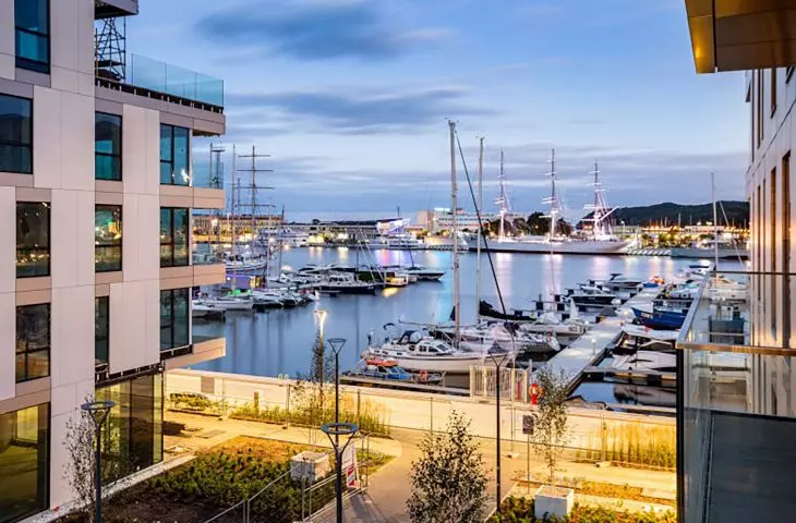 Inwestycja Yacht Park Gdynia. Optymalny komfort wewnątrz budynków zapewniają potrójne szyby zespolone z ciepłą ramką dystansową