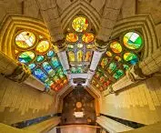 Wnętrze Świątyni Sagrada Família  