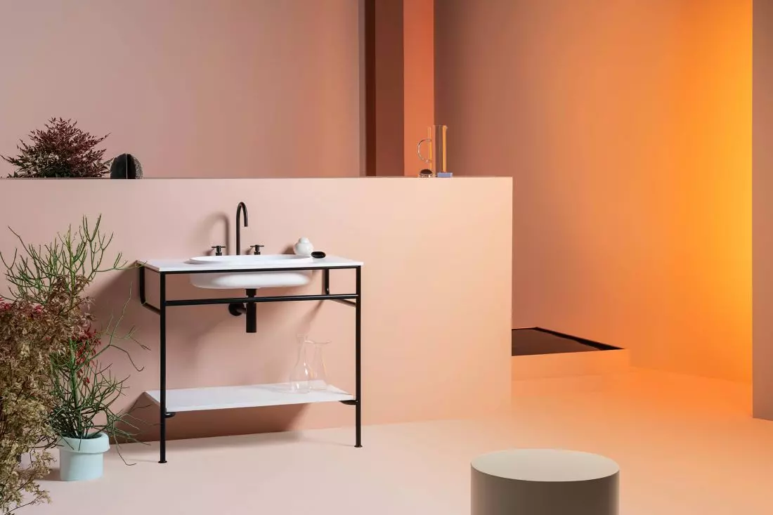 Rise - design by Zaven Konsola z blatem z Cristalplant Biobased; zintegrowana owalna umywalka