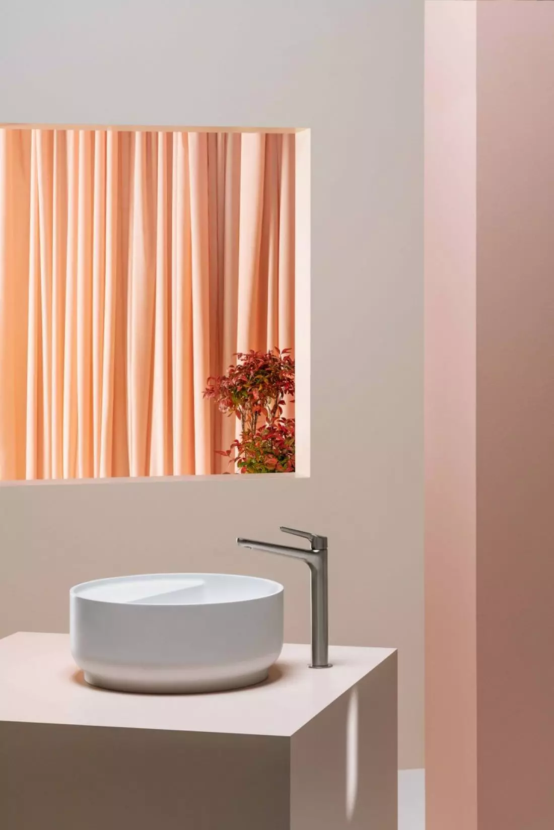 Beam - design by Visibility Umywalka nablatowa z  Cristalplant Biobased + konsola z litego Irena jesionowego
