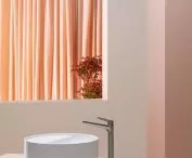 Beam - design by Visibility Umywalka nablatowa z Cristalplant Biobased + konsola z litego Irena jesionowego