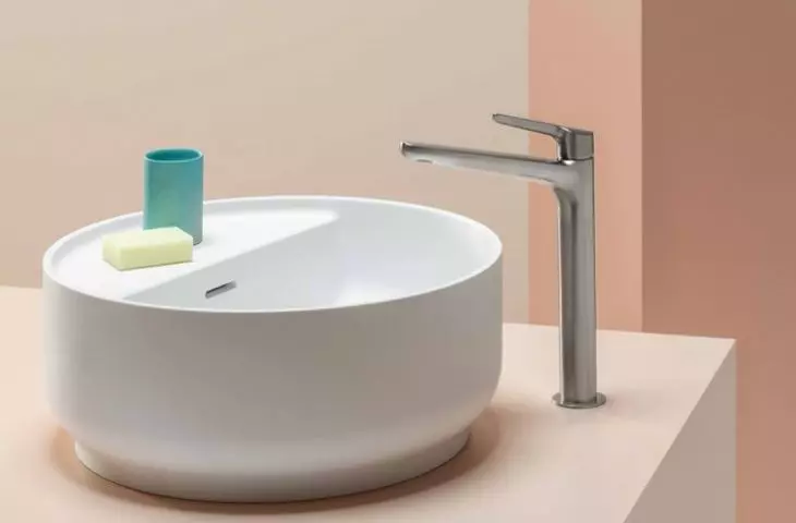 Beam - design by Visibility Umywalka nablatowa z Cristalplant Biobased + konsola z litego Irena jesionowego