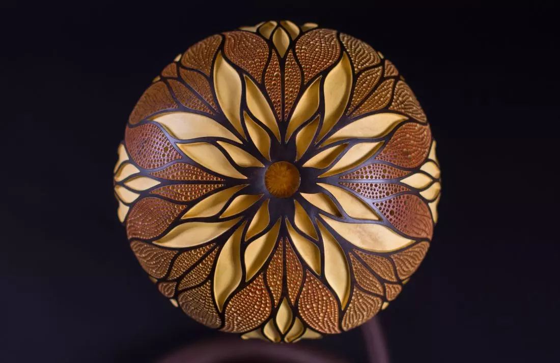 Lampa stołowa Alisa ze zgaszoną żarówką wewnątrz