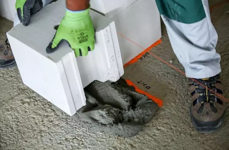 Thanks to ready-made elements, such as blocks for erecting ventilation risers, half blocks or lintels, we will save the time needed, for example, for cutting elements or creating formwork.