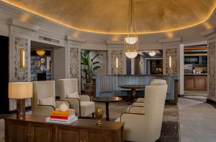Hotel The Queens — lobby