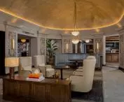 Hotel The Queens — lobby