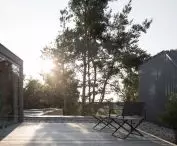Taras z domem nad jeziorem - proj. UGO Architecture