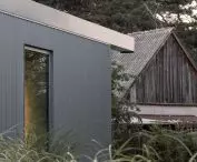 Taras z domem nad jeziorem - proj. UGO Architecture