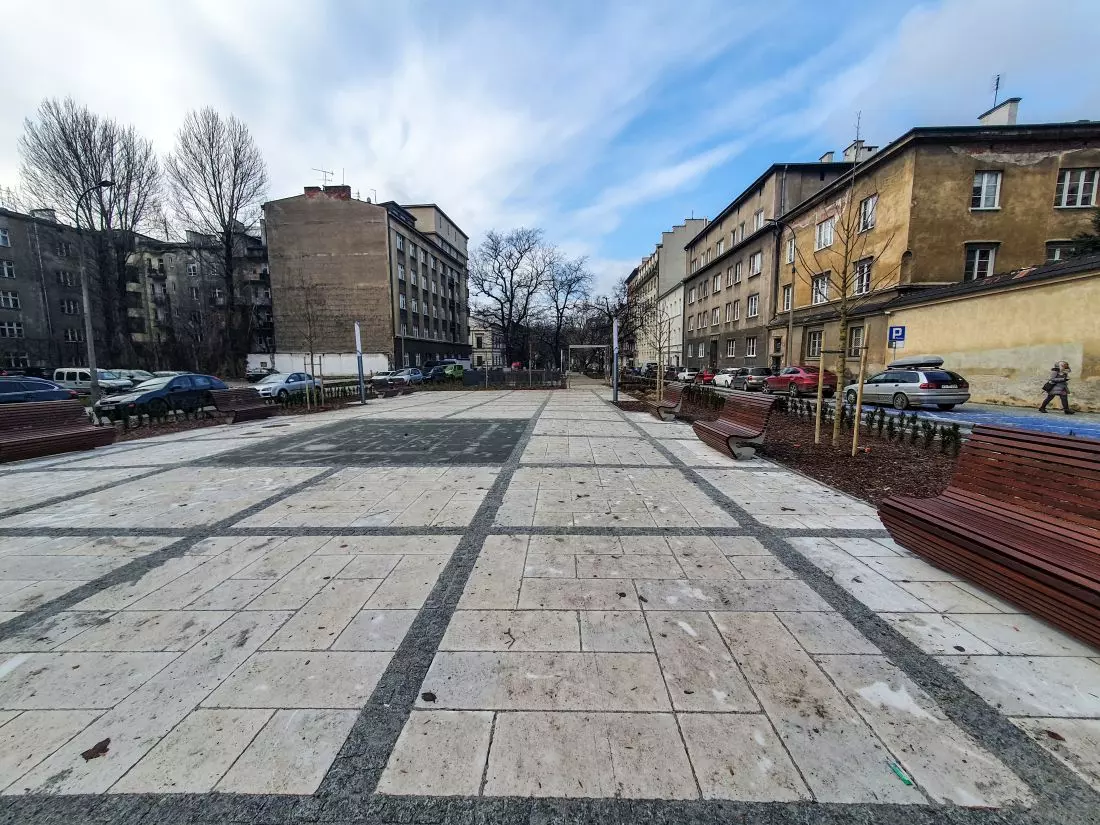 trudno znaleźć jakąkolwiek funkcje dla betonowego placu
