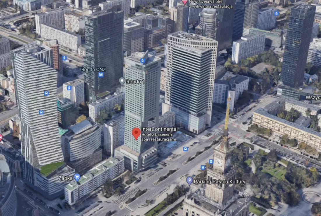 Hotel InteContinental w Warszawie - przykład formy architektonicznej ukształtowanej przez wymagania techniczne dotyczące zacieniania.