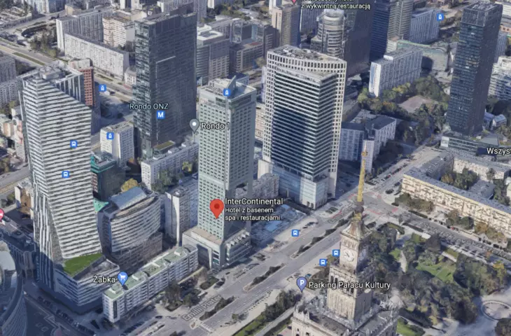 Hotel InteContinental w Warszawie - przykład formy architektonicznej ukształtowanej przez wymagania techniczne dotyczące zacieniania.