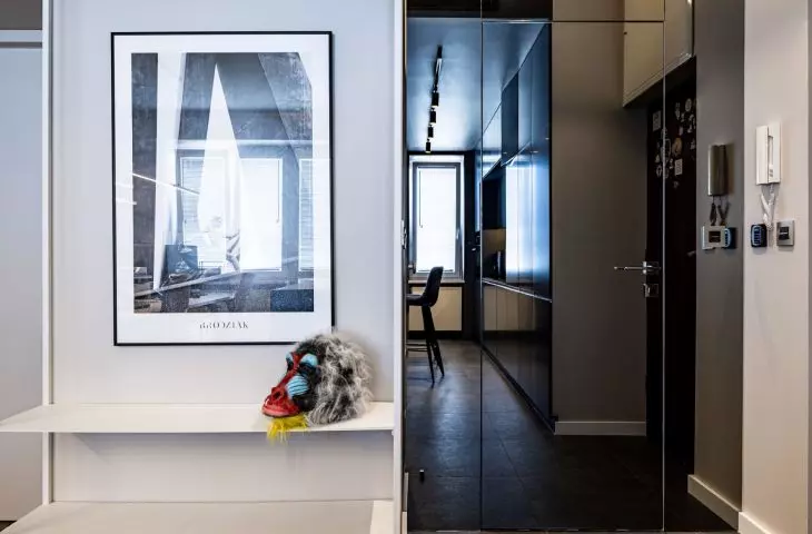 Entrance to the apartment
