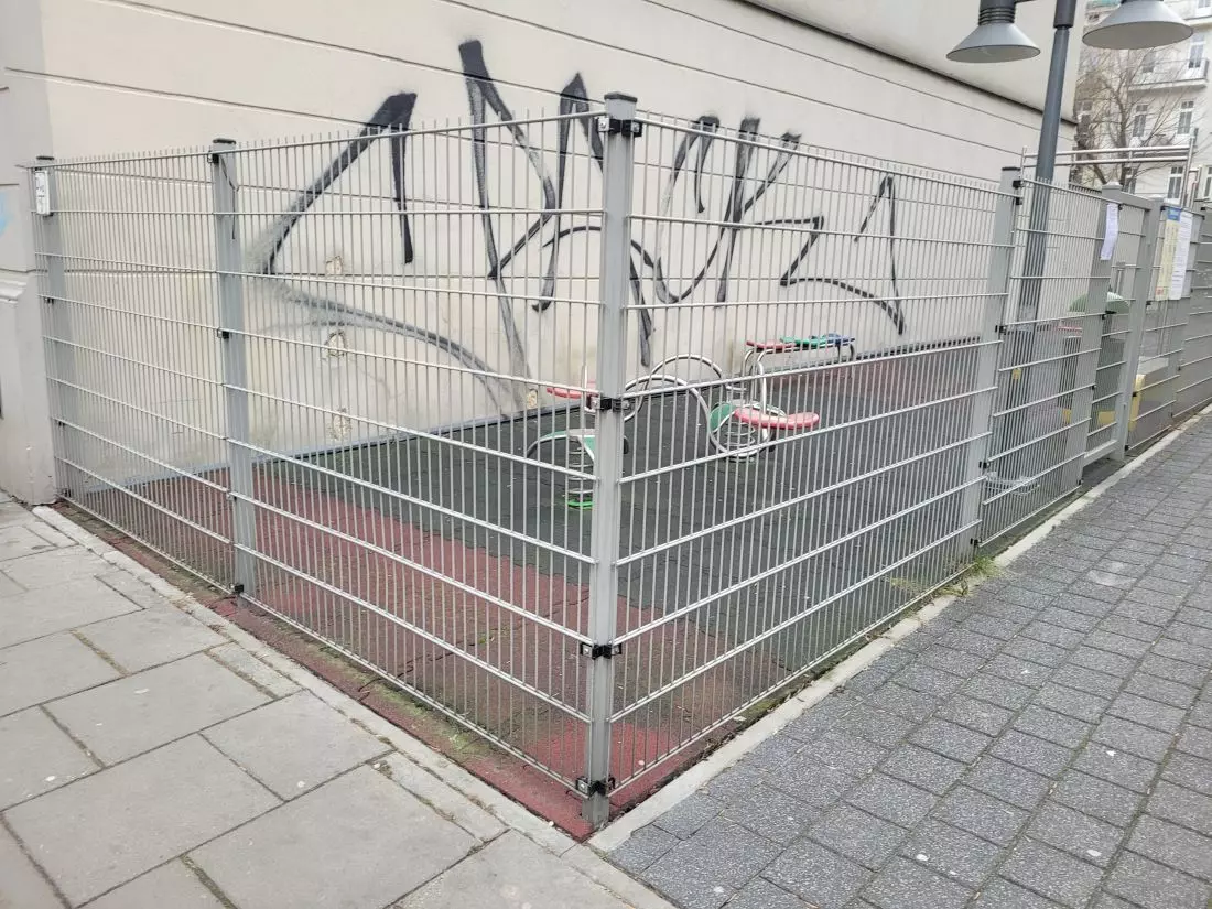 majestatyczny plac zabaw przy ulicy Bożego Ciała 29