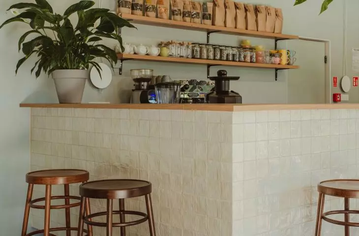 The bar was covered with ceramic white tiles