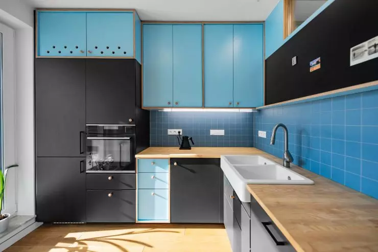 aneks kitchen is a combination of ready-made elements with parts created to order by a carpenter