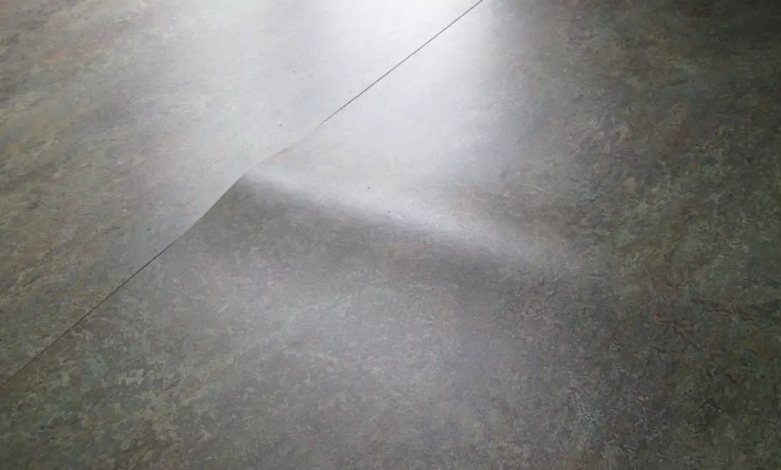 Linoleum możemy znaleźć w przeróżnych wzorach i kolorach 