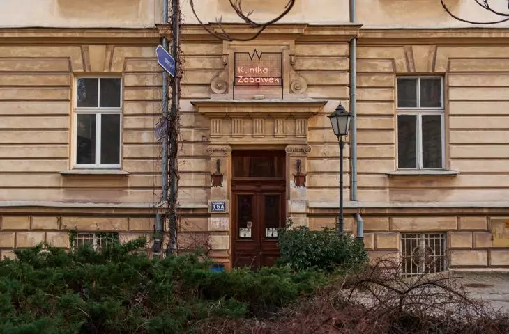 Facade of the former clinic, which houses the Toy Clinic