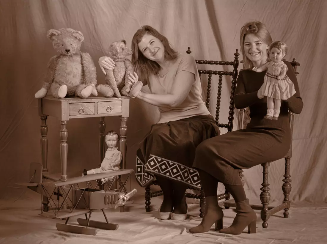 dyrektorki Muzeum Zabawek
w Krakowie, Katarzyna Sosenko i Katarzyna Jagodzińska w Atelier fotograficznym Wojciecha Sosenki zorganizowanym z okzaji Dnia
Babci i Dziadka.