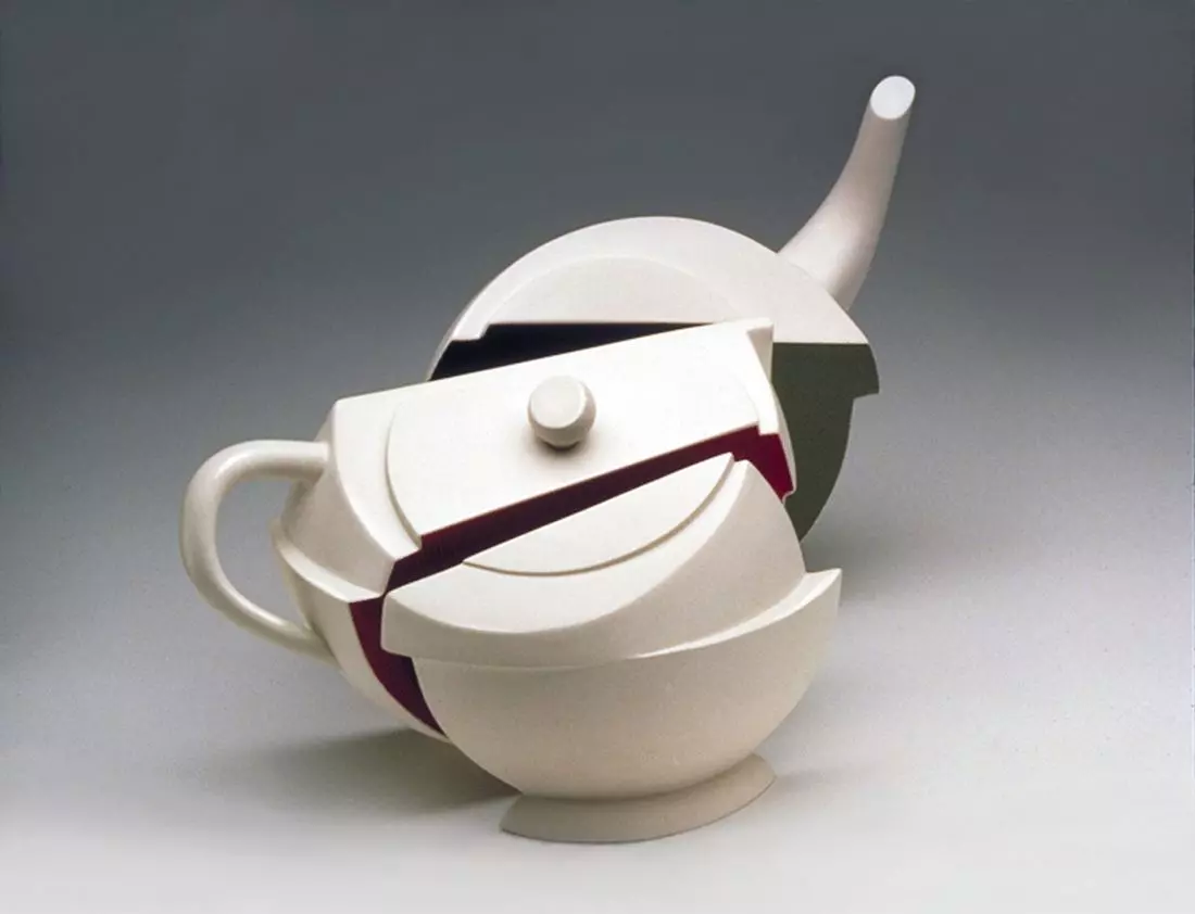 Achiteapot 1 - Forma dekonstrukcyjną (interpretacje czajnika) Projekt Marek Cecula 1982, NY Porcelana, kalka ceramiczna 