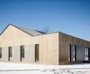 House with atrium relates to contemporary barn