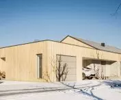 Garage connects to house