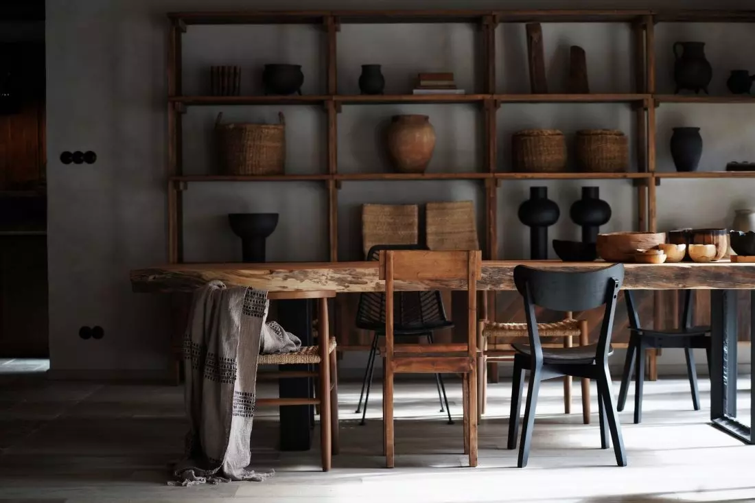 Żaden mebel nie jest kopią innego, tak jak nie ma dwóch identycznych desek 