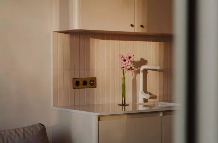 play of light with shadow on kitchen furniture