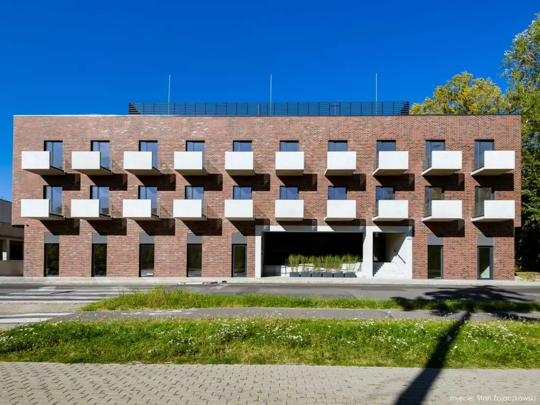 Budynek hotelowo-usługowy XS apartments, proj.: Przedsiębiorstwo budowlane Alfa-Dach