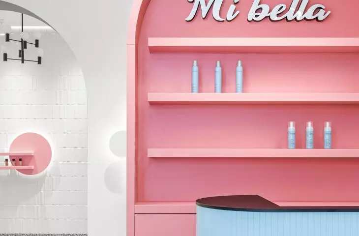 Mi Bella salon reception desk