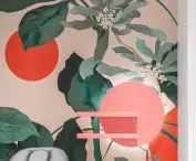 Wzorzysta tapeta w pomieszczeniu SPA