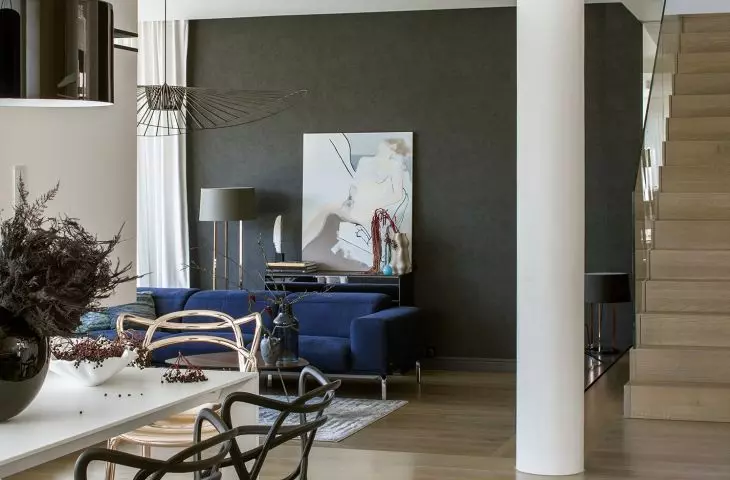 A free-standing staircase leads to the first floor
