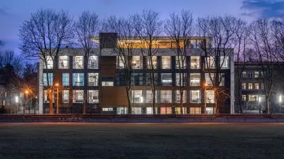 Dom Utopia House is located in the former wing of the building of the Electrical School Complex on the School Estate