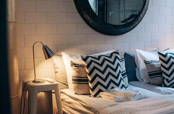 Side lighting in the bedroom