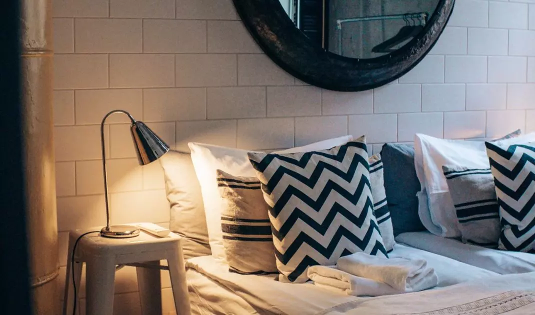Side lighting in the bedroom