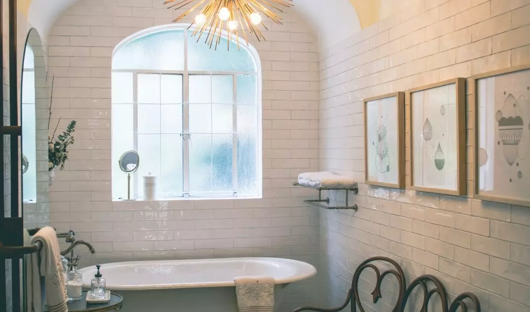 Bathroom with a striking chandelier