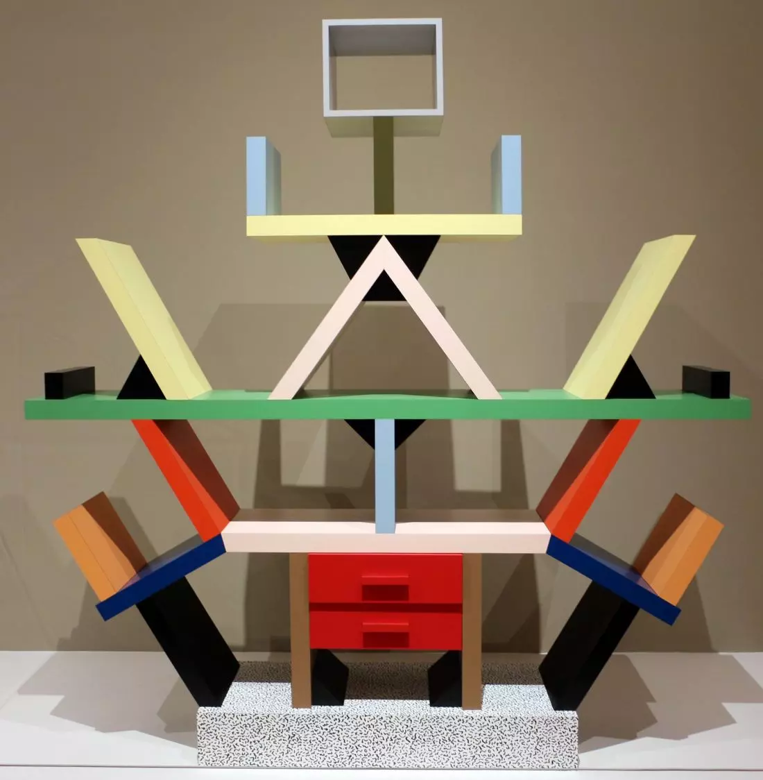 Regał Carlton, 1981, proj. Ettore Sottsass, producent: Memphis