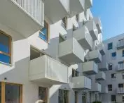 balkony z widokiem na patio
